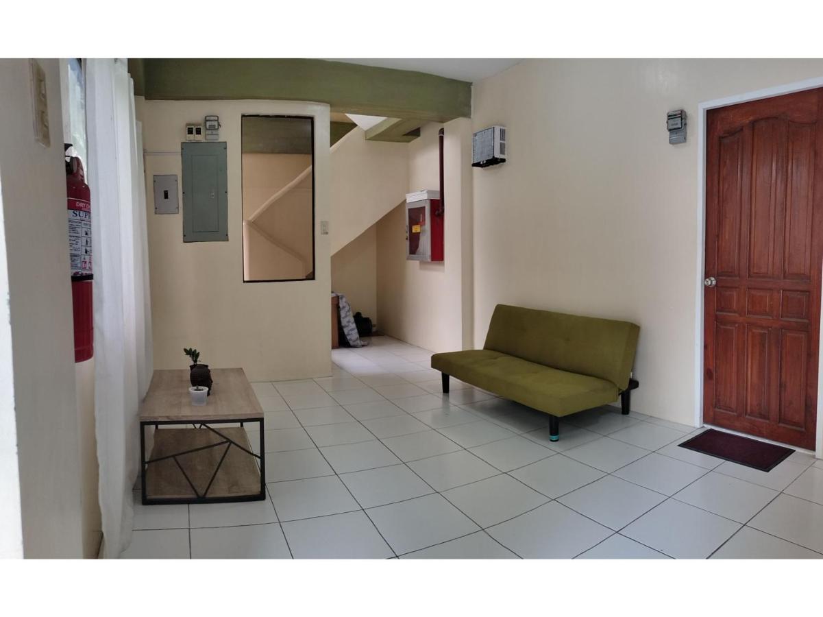 Oyo 800 Ddd Habitat Dormtel Bacolod Hotel ภายนอก รูปภาพ