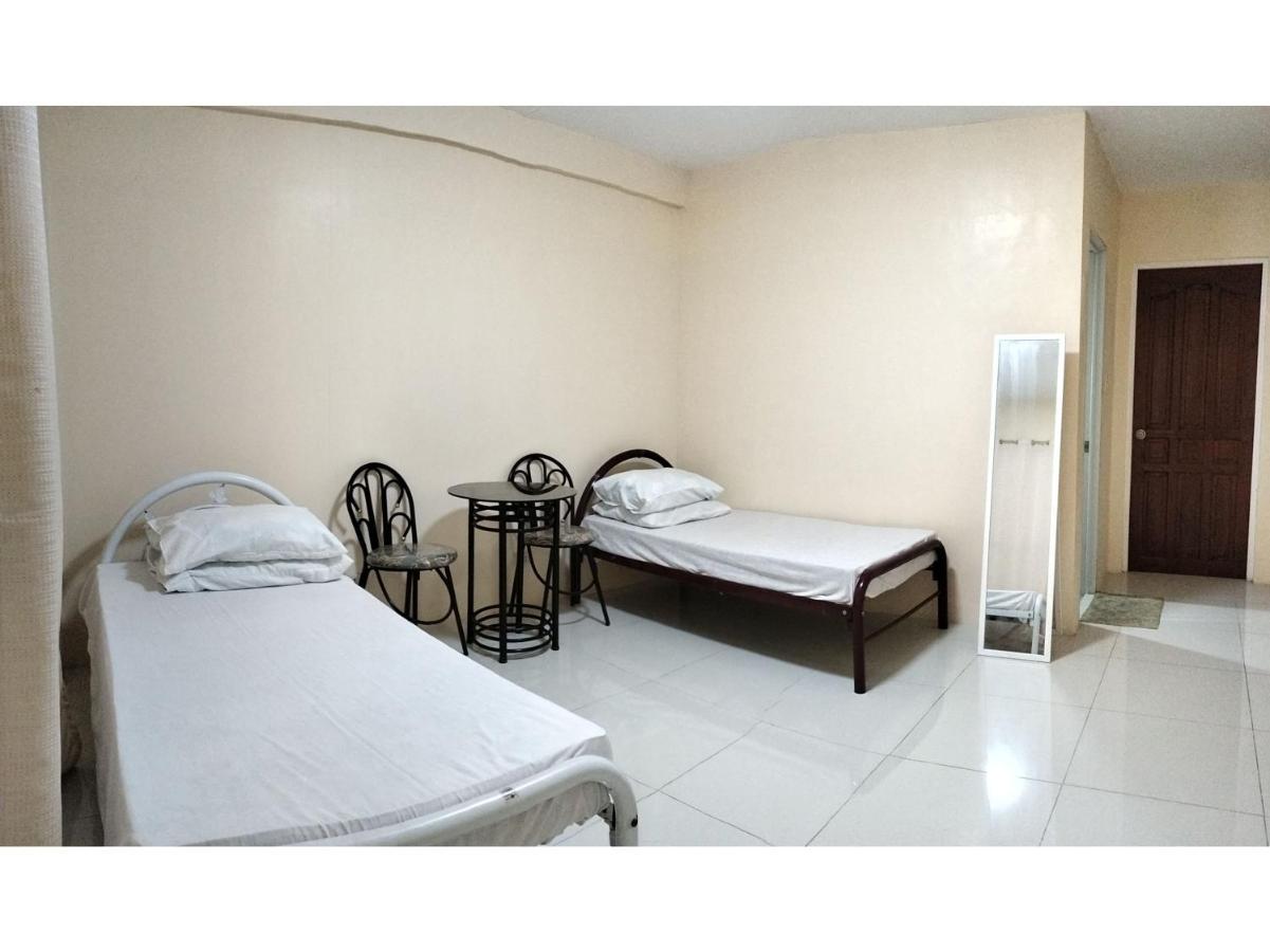 Oyo 800 Ddd Habitat Dormtel Bacolod Hotel ภายนอก รูปภาพ