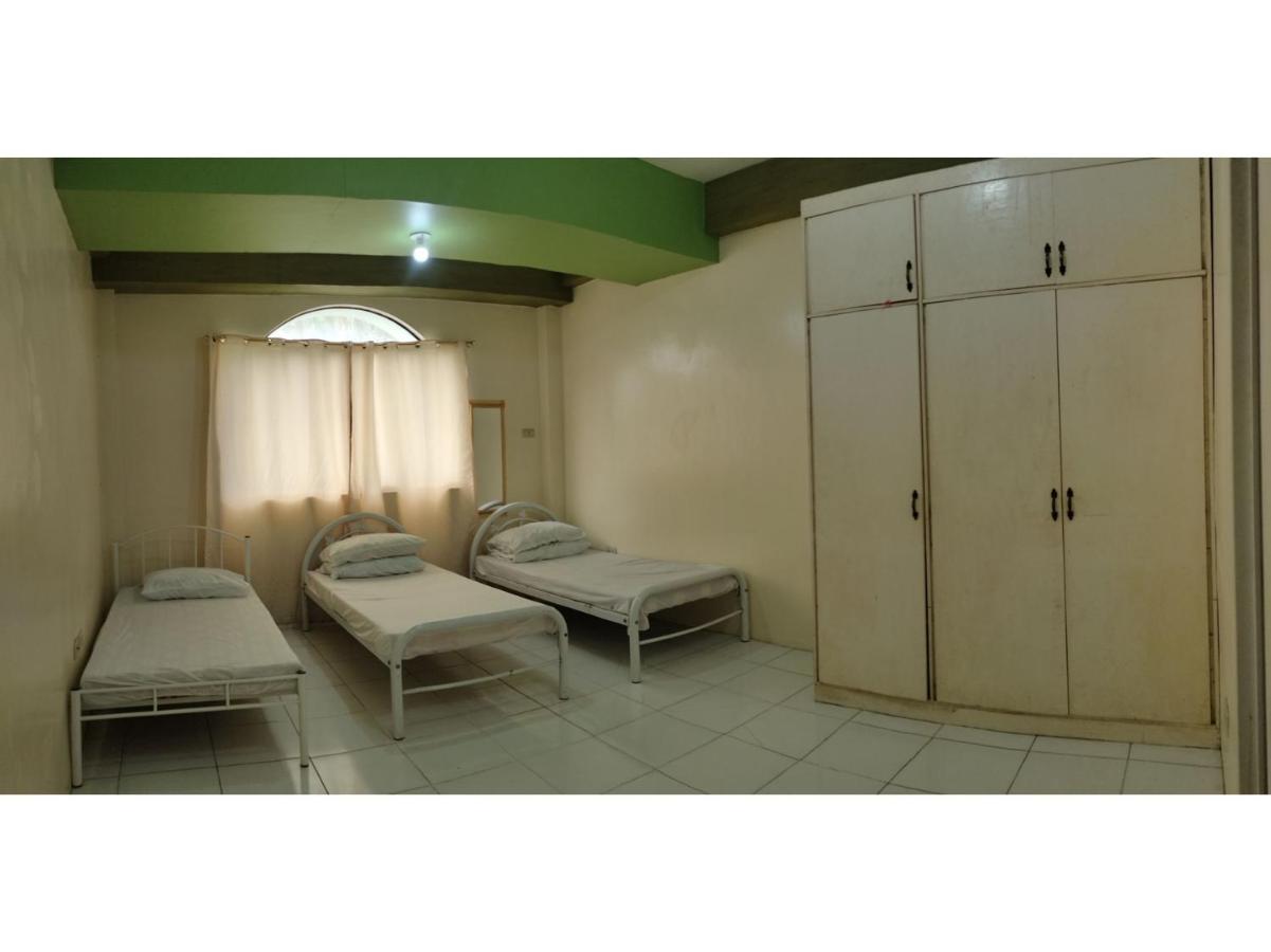 Oyo 800 Ddd Habitat Dormtel Bacolod Hotel ภายนอก รูปภาพ