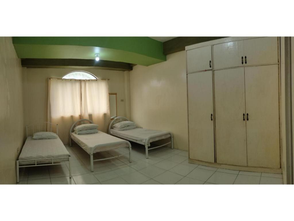 Oyo 800 Ddd Habitat Dormtel Bacolod Hotel ภายนอก รูปภาพ