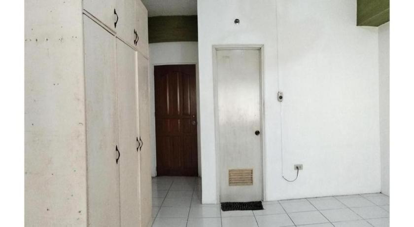 Oyo 800 Ddd Habitat Dormtel Bacolod Hotel ภายนอก รูปภาพ