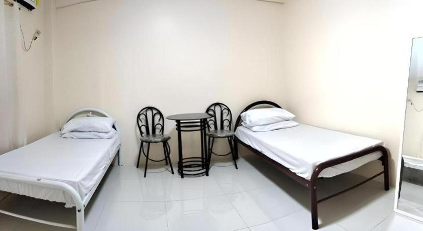 Oyo 800 Ddd Habitat Dormtel Bacolod Hotel ภายนอก รูปภาพ