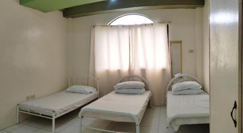 Oyo 800 Ddd Habitat Dormtel Bacolod Hotel ภายนอก รูปภาพ