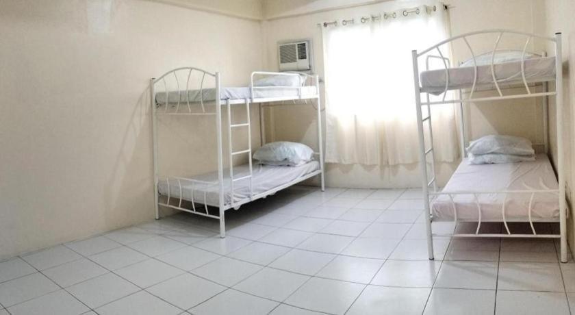 Oyo 800 Ddd Habitat Dormtel Bacolod Hotel ภายนอก รูปภาพ
