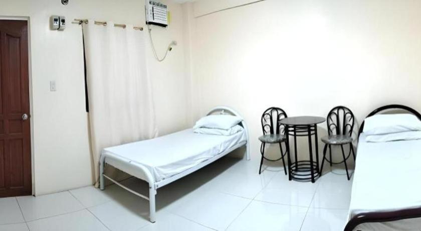 Oyo 800 Ddd Habitat Dormtel Bacolod Hotel ภายนอก รูปภาพ