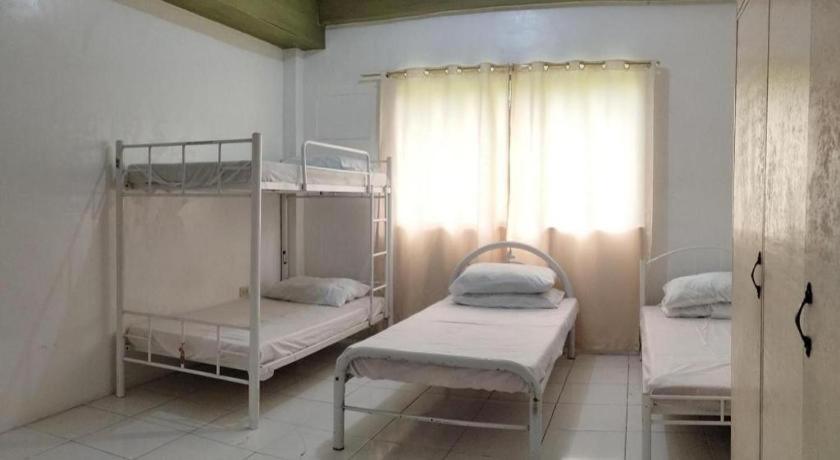 Oyo 800 Ddd Habitat Dormtel Bacolod Hotel ภายนอก รูปภาพ